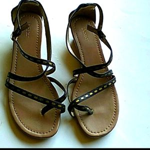 Dexter toe thong strappy wedges with gold accents